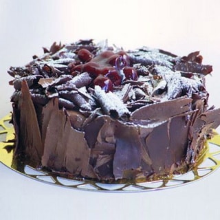 Bizim pastacıdan pasta göndermek taze vişneli çikolatalı 4 ile 6 kişilik mis gibi  yaşpasta çikolatalı pasta siparişi
